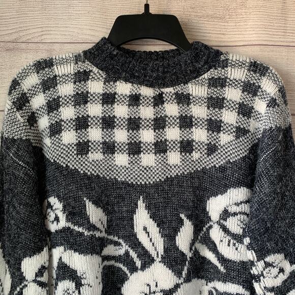 Vintage Nan Dorsey Gray and White Check and Floral Knit Sweater - Picture 2 of 15